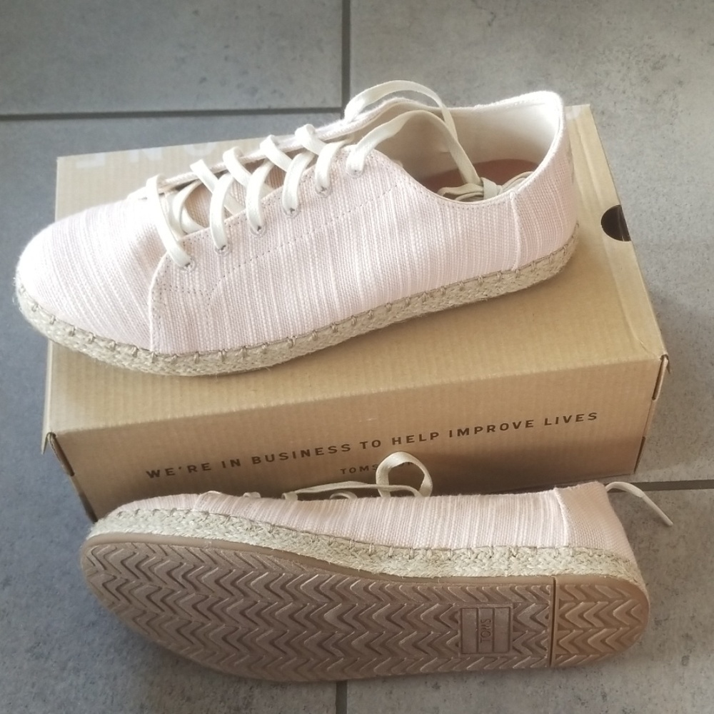 Womens Pink Lena TOMS shoes size 8 NIB